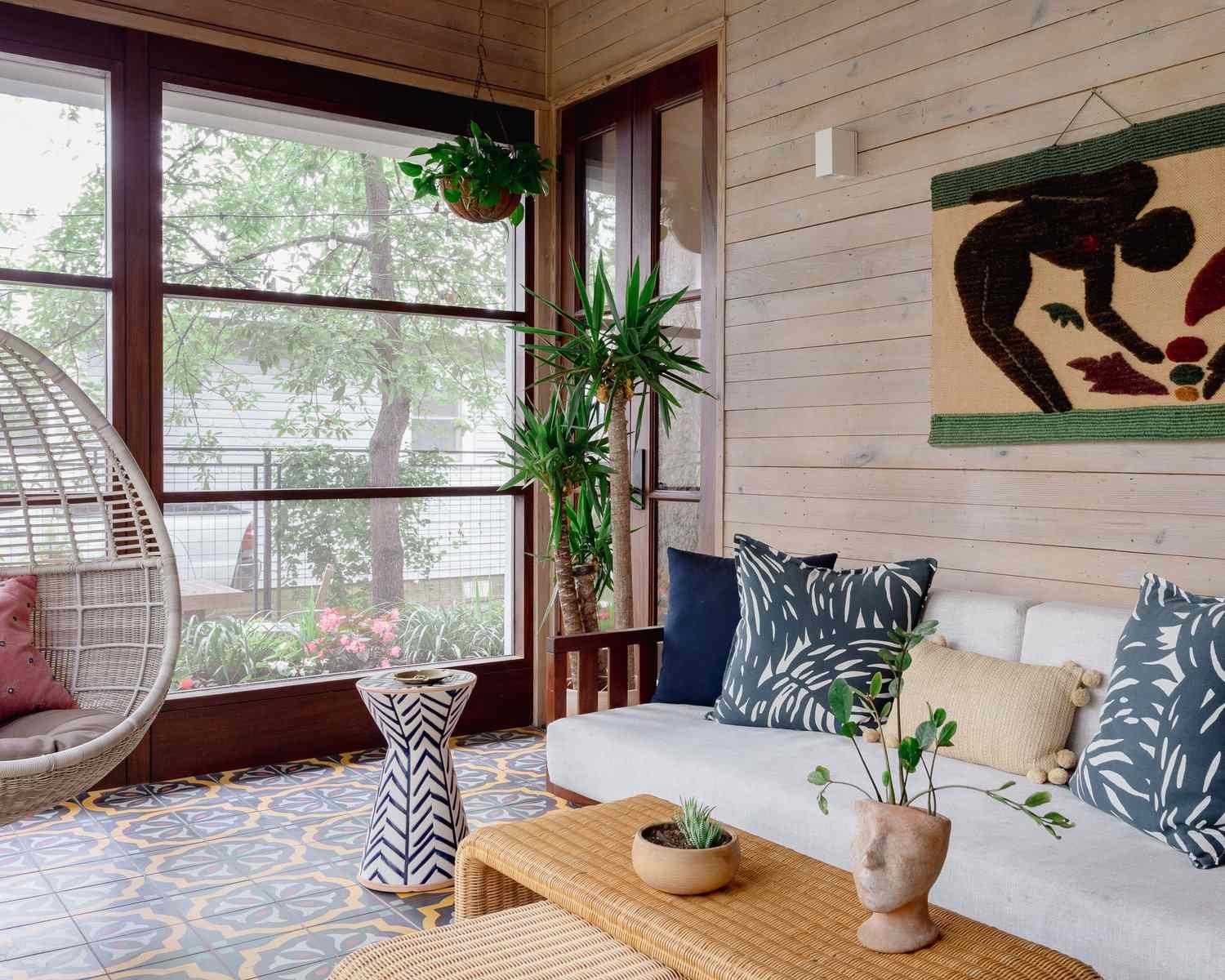 5 Thrift Shop Rules Guidelines Shoppers Must Constantly Follow, According to Avid Thrifters