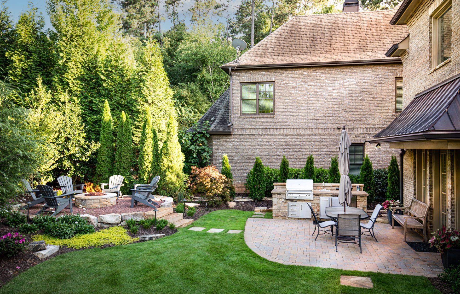 Smart Outdoor Living: The Current in High-Tech Landscape Style