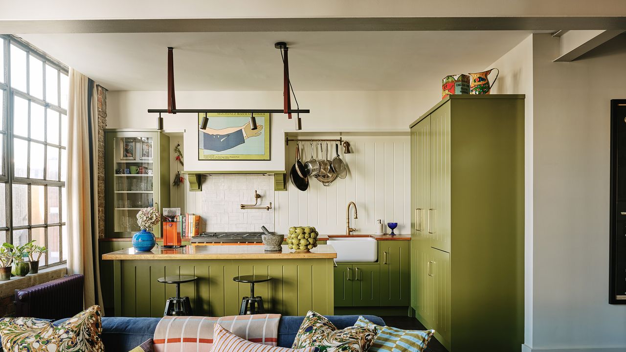 10 elegant open strategy kitchen-living space concepts from your home & & Garden archive